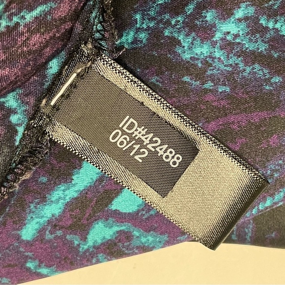 Express V-neck blouse Size:S and one crew neck size:xs - Picture 4 of 16